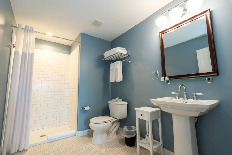 Standard Double room with street view