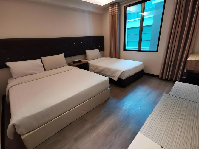Ease Hotel