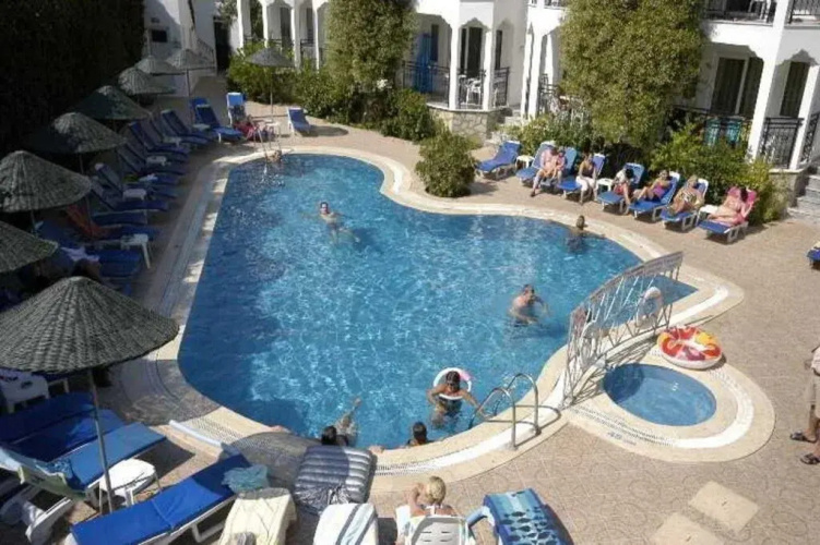 Kurt Apartments