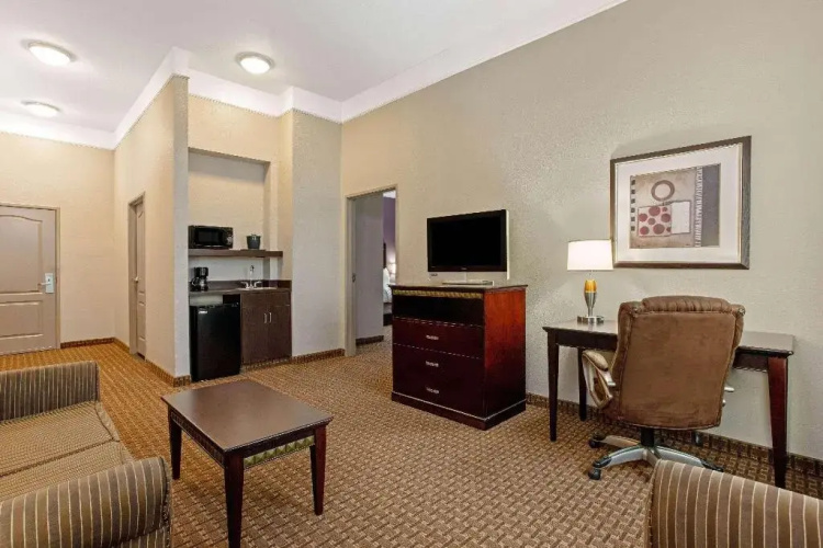 La Quinta Inn & Suites Cleburne