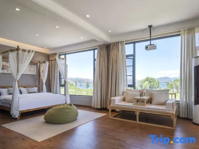 Standard Family room with sunrise view