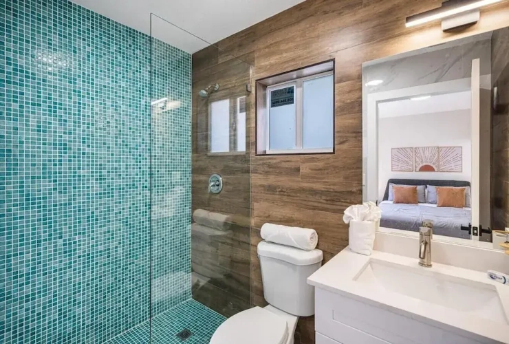 4 Bedrooms Apartment