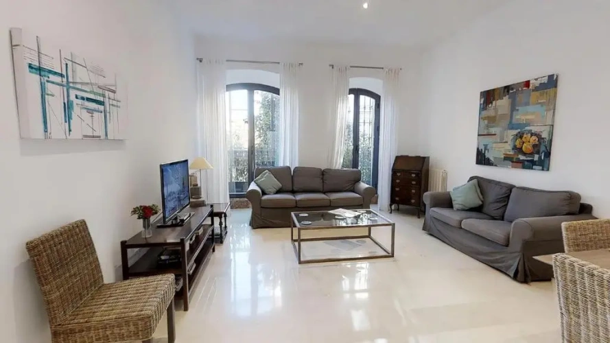 Deluxe Apartment