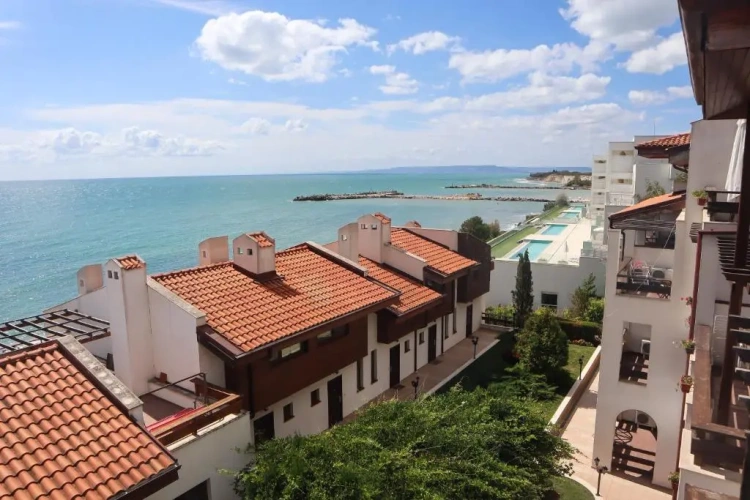 1 Bedroom Deluxe Penthouse Apartment with balcony and with sea view