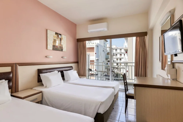 Standard Triple room with balcony