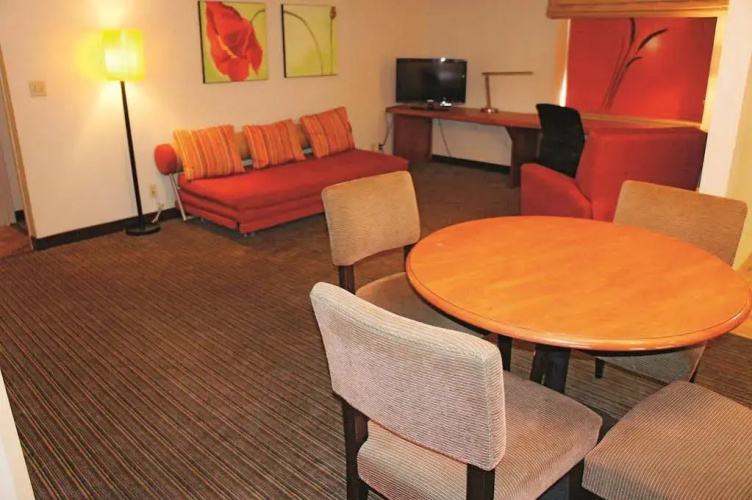 Magnolia Inn and Suites