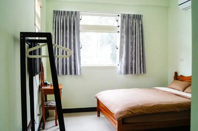 Happy Tree Hostel