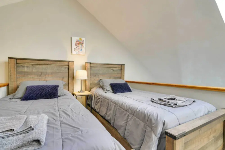 Somerset Townhome w/ Deck < 2 Mi to Ski Lift!