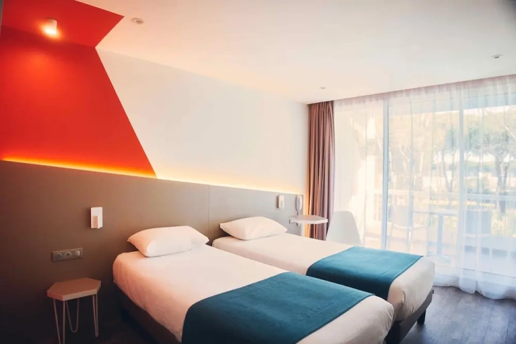 Standard Twin room with balcony