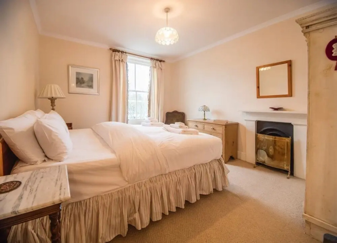 Kensington Beautiful Two Bed Apartment