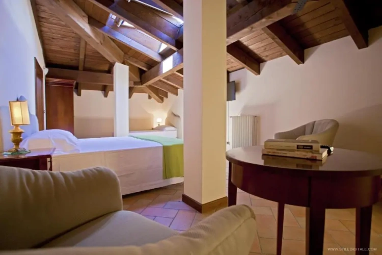Standard Triple room