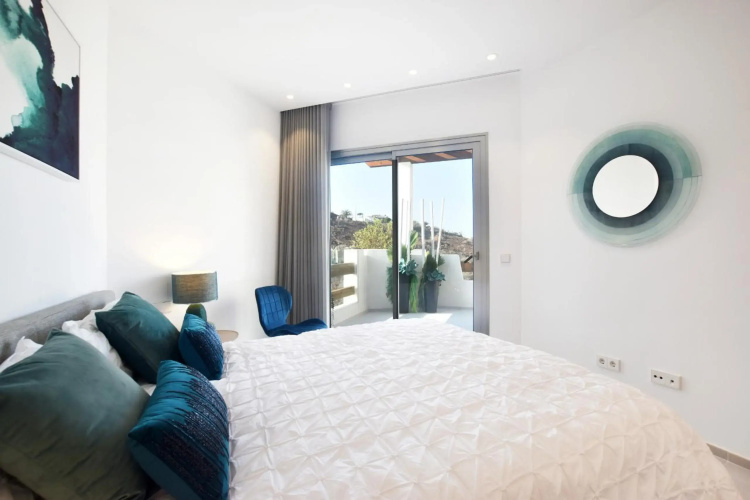 Gazmira 3-1 PENTHOUSE DELUXE & JACUZZI 3B