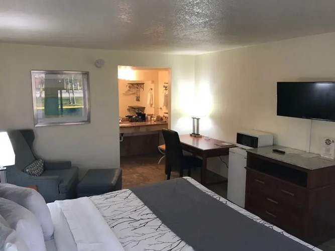 3 Palms - Fort Pierce