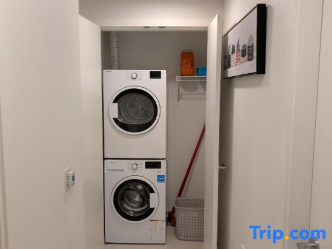 Modern 2 Bed Condo with AC and Parking