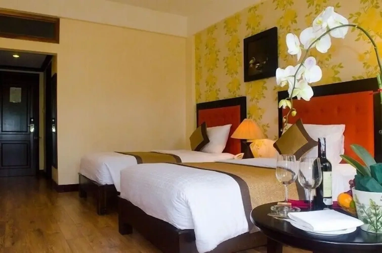 Deluxe Twin room with partial ocean view