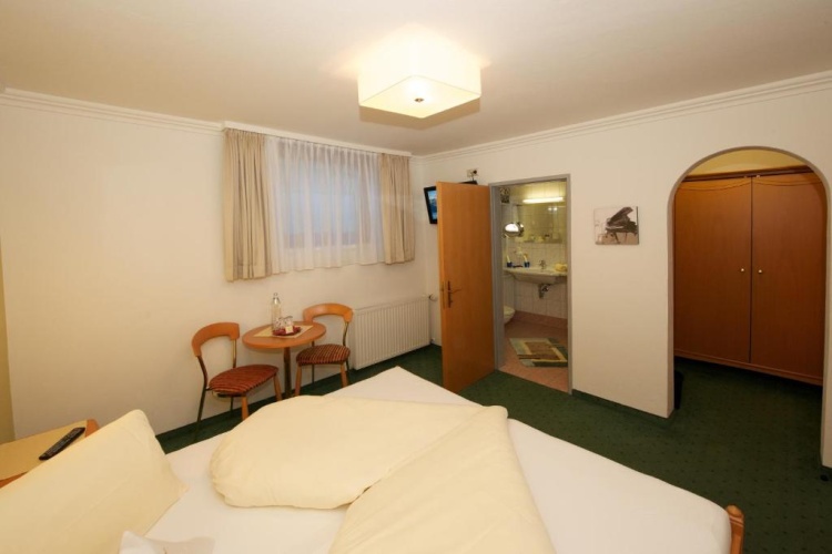 Standard Double Basement room
