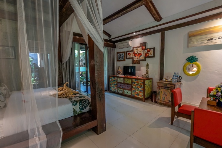 Suite with pool view