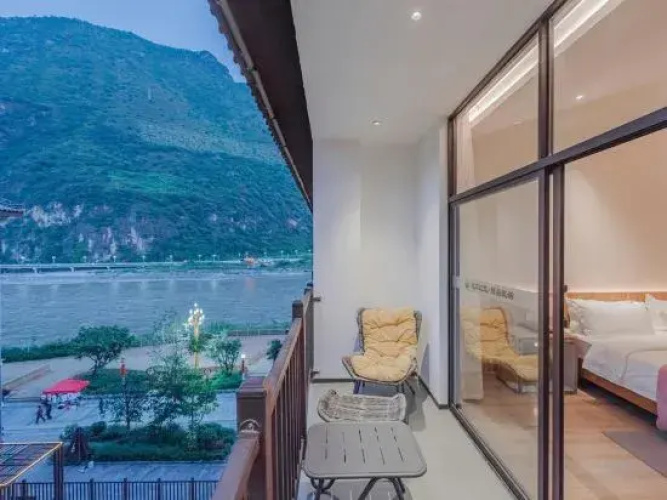 Nujiang Memory Riverview Hotel