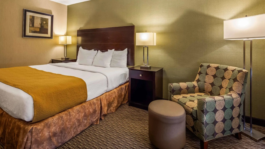 Hotel Watertown