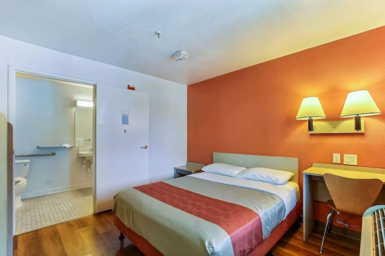 Standard Double Suite