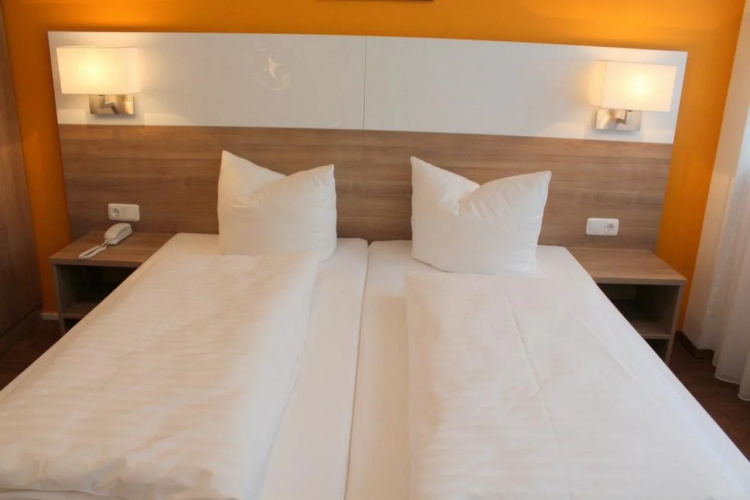 Hotel S16