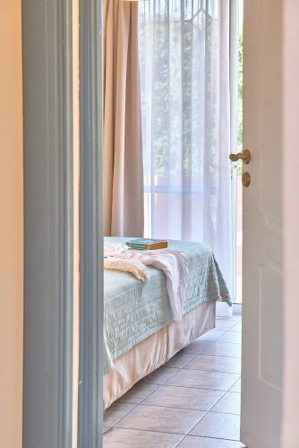 1 Bedroom Basement Apartment with balcony