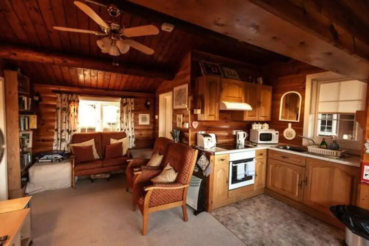Two Bed Log Cabin in the Mountains