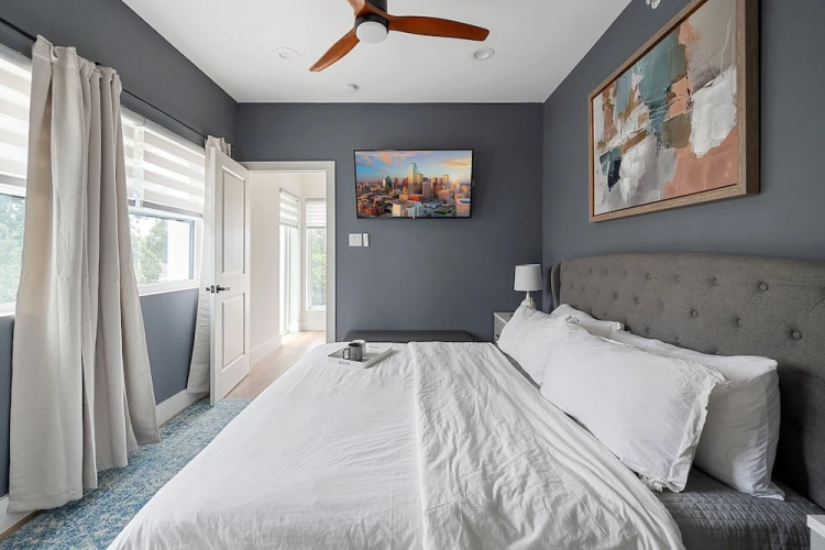 Urban Comfort King Bed Rooftop Backyard