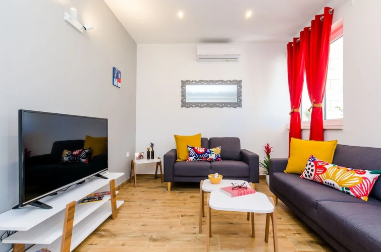 Apartment Moon River