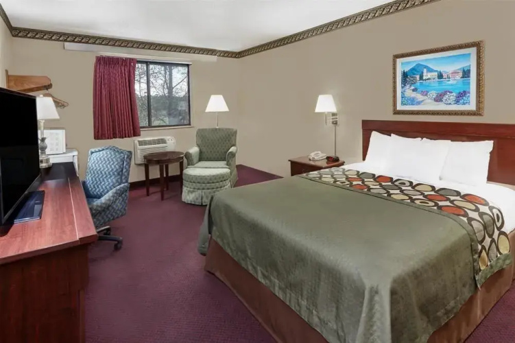 Super 8 Greenville