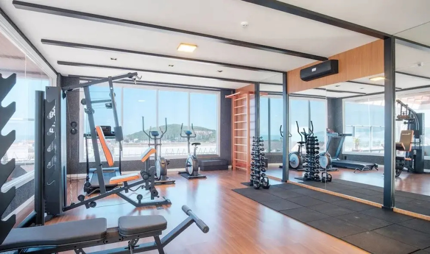 Studio in a Condo w/ Pool 550m From Beach Tor0407