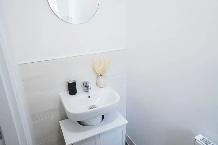 Host Stay Hewitt Close