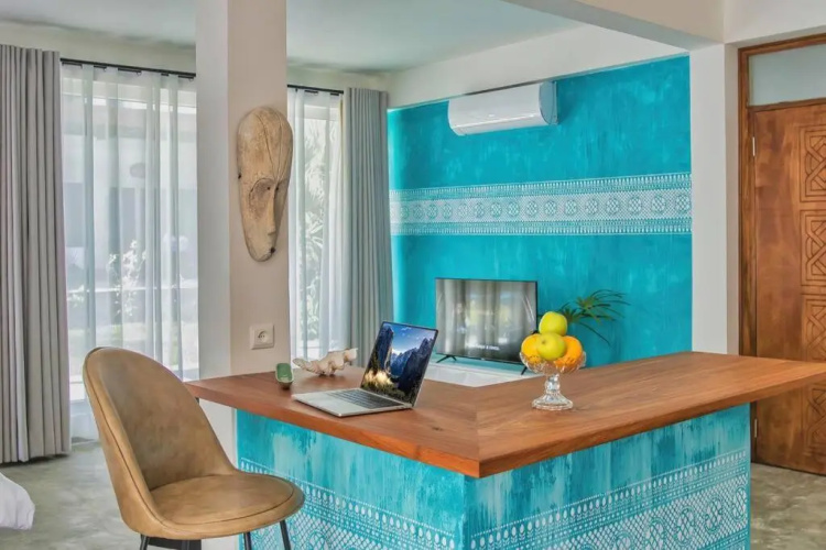 Contemporary Private Studio with Pool and Kitchen