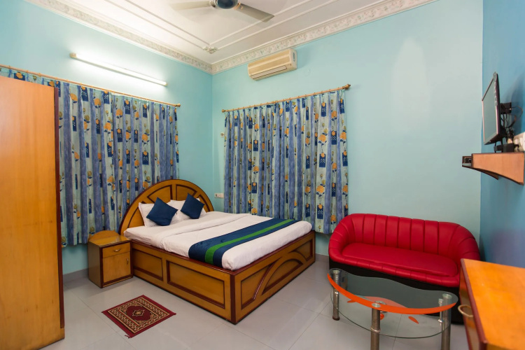 Landmark AB Block Hotel By OYO Rooms