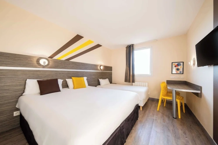Standard Triple room