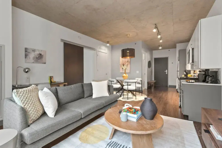 Group Home 3 Luxe Apts Spacious Central