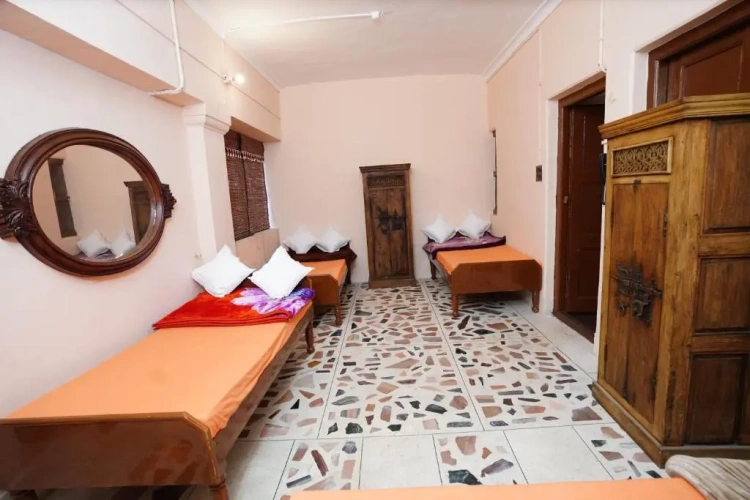 Standard Triple room