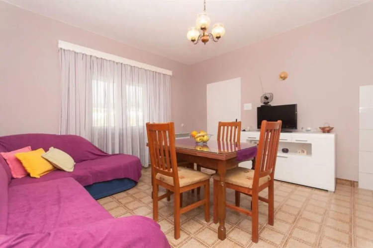 Apartment Dama-10m from beach