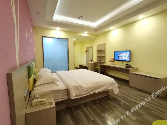 Standard Double room with city view