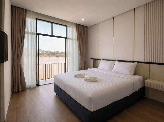 Superior Double room with balcony and with river view