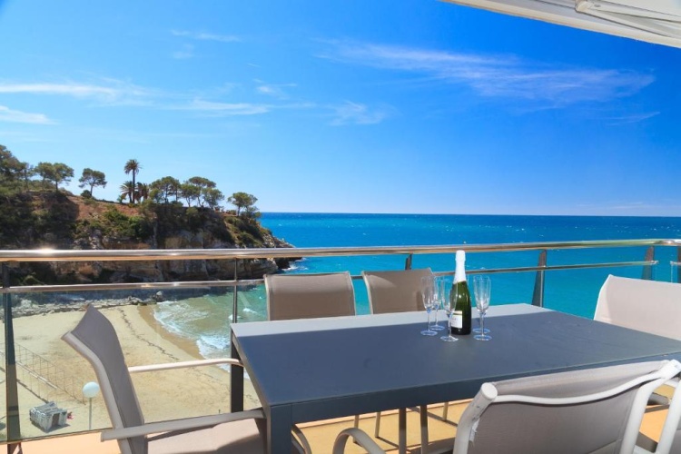 3 Bedrooms Apartment with sea view