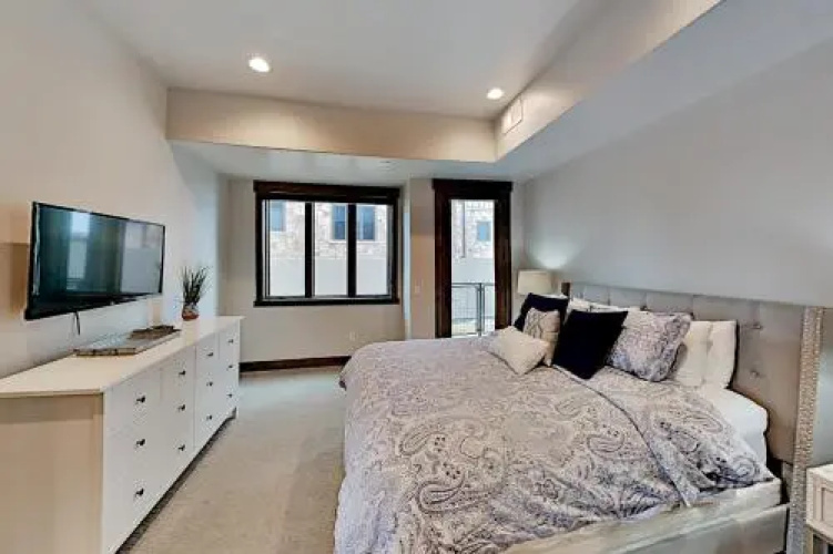 3793 Blackstone Drive Condo Unit 1G
