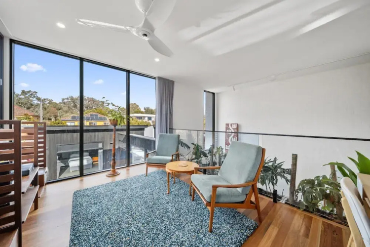 Luxurious 2-bed: Pool, Lift, Dining