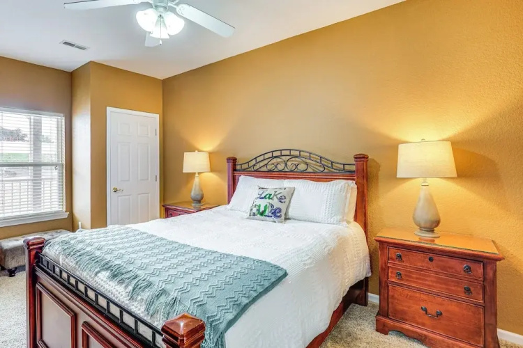 Relax by Pools: Top-floor Lands End Corner Unit
