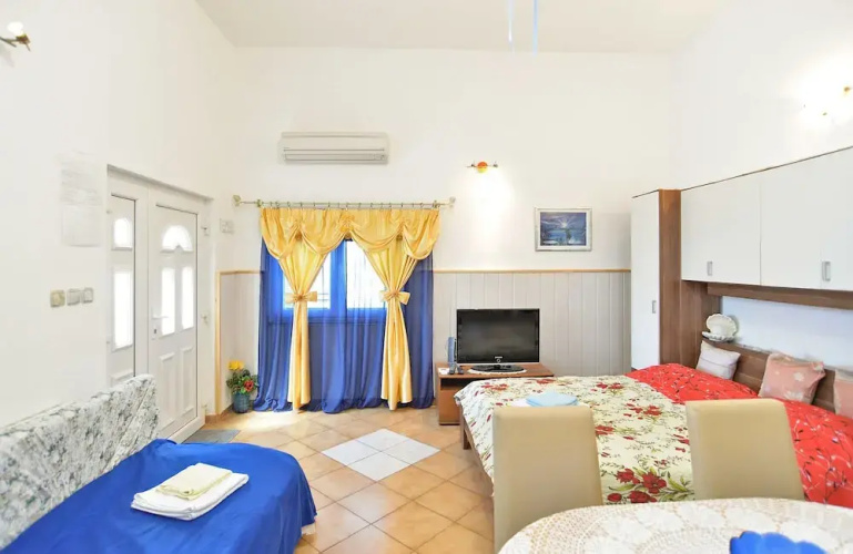Apartment 1374