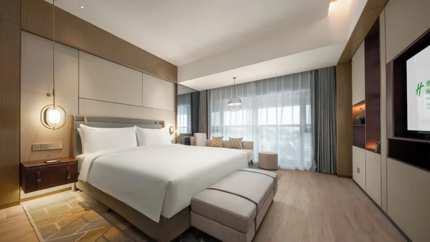 1 Bedroom Business Suite