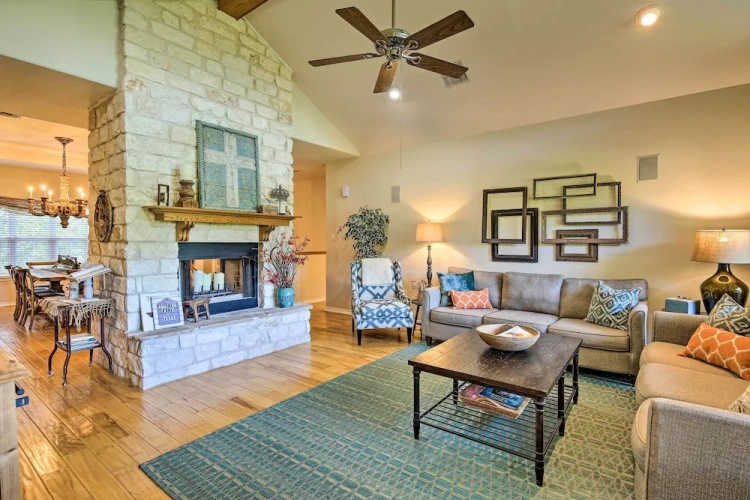 4 Bedrooms Cottage with balcony