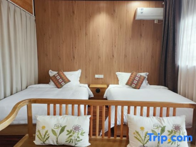 Standard Twin room with courtyard view