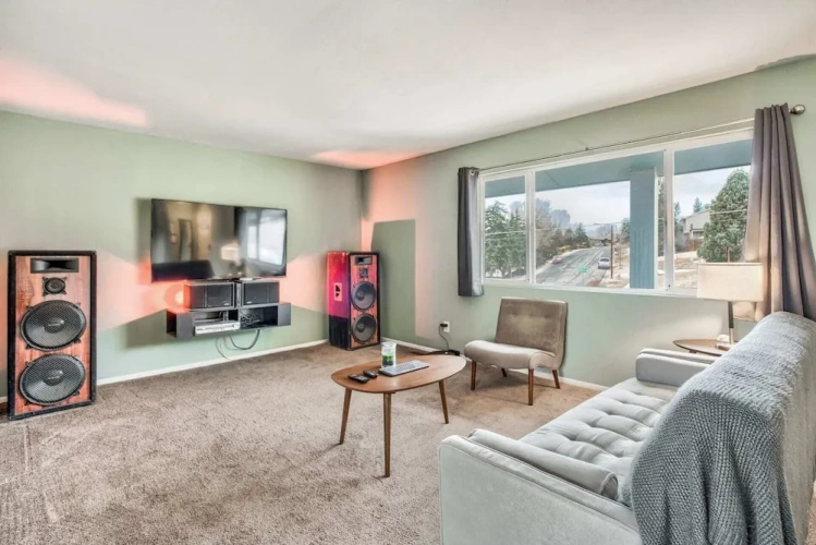 2 Bedrooms Apartment