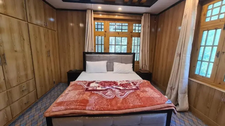 Rus Olive Lodge